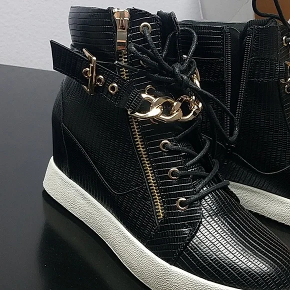 Booties NEW with tags - Picture 3 of 6